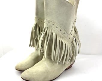 Vintage Fringe Suede Distressed Party Moccasin Bees by Beacon Boots - Size 6 1/2
