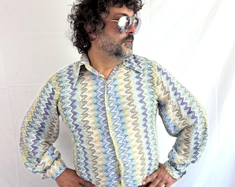 Camisa vintage de los años 70 de Montgomery Ward con mangas abullonadas, ideal para fiestas y discotecas.