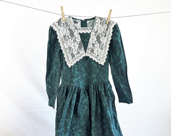 Sweet Vintage Jessica McClintock Gunne Sax Preteen Boho Prairie Green Lace Flapper Costume Roaring 20s Dress - Girl's Size 8