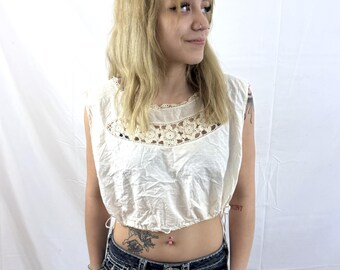 Blusa/camisola vintage de los años 20, estilo victoriano eduardiano, de algodón con ribete de encaje de ganchillo.