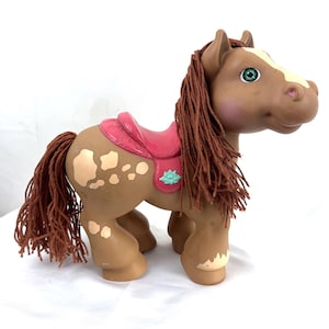 Vintage 1992 90er 1990er Jahre Cabbage Patch Kinder Super Mini Pferd mit Kringel und Kringel im Haar