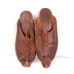 Vintage Woven Leather Curled Toe Genie Slippers Shoes