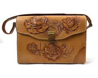 Bolsa/Carteira Vintage em Couro Trabalhado com Estampa Floral de Rosas Mexicanas