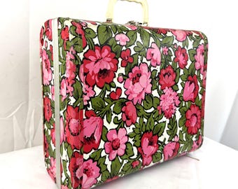 Maleta pequeña vintage rosa con estampado floral de los años 60 y 70.