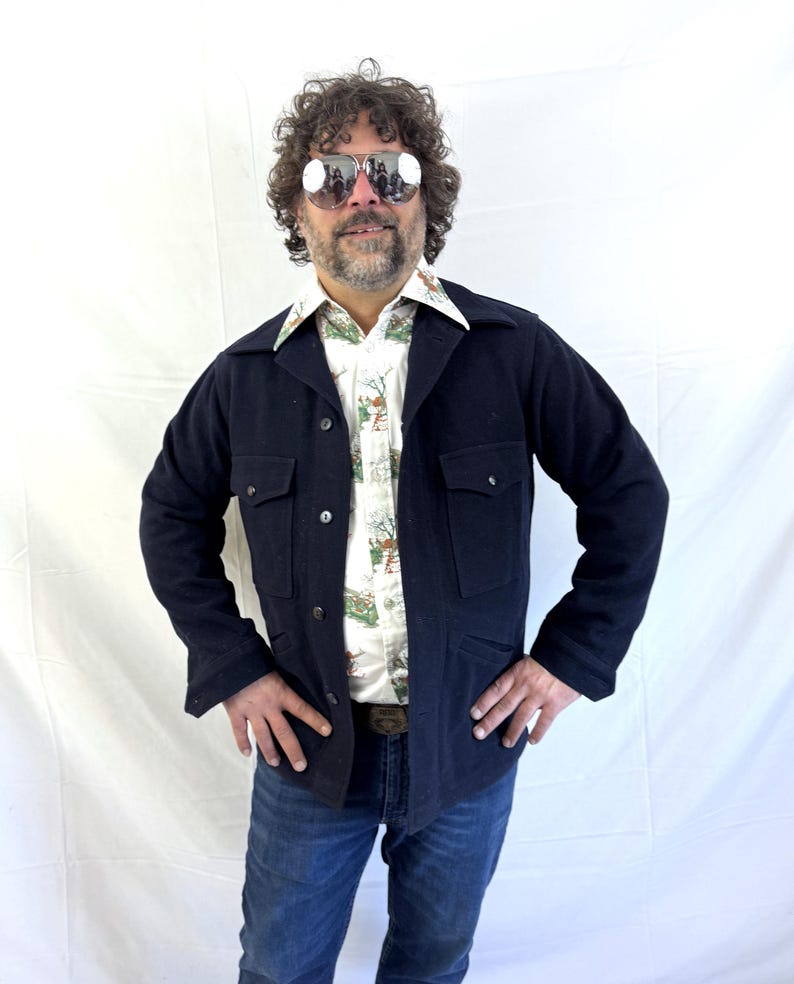 Puede incluir: Un juego de tres tazas de cer&aacute;mica con acabado mate moteado. Las tazas son de color crema, gris claro y gris oscuro. Cada taza tiene un dise&ntilde;o simple y minimalista, ideal para caf&eacute; o t&eacute;.