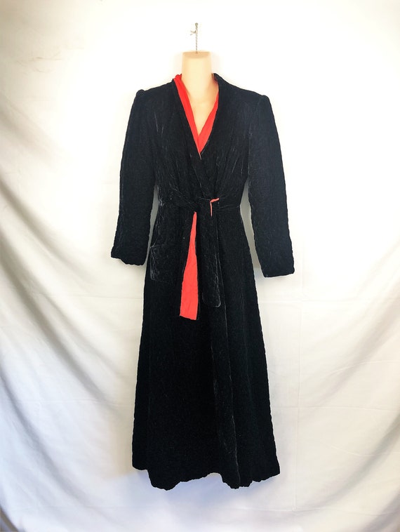 Lovely Black Velvet Vintage 1940s 40s Hostess Gown