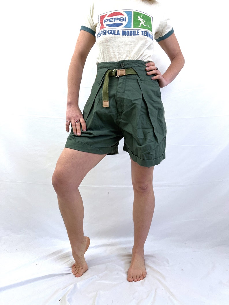 Joli short vintage en coton ramie vert olive des années 80 par C'est Jolie by Laura image 4