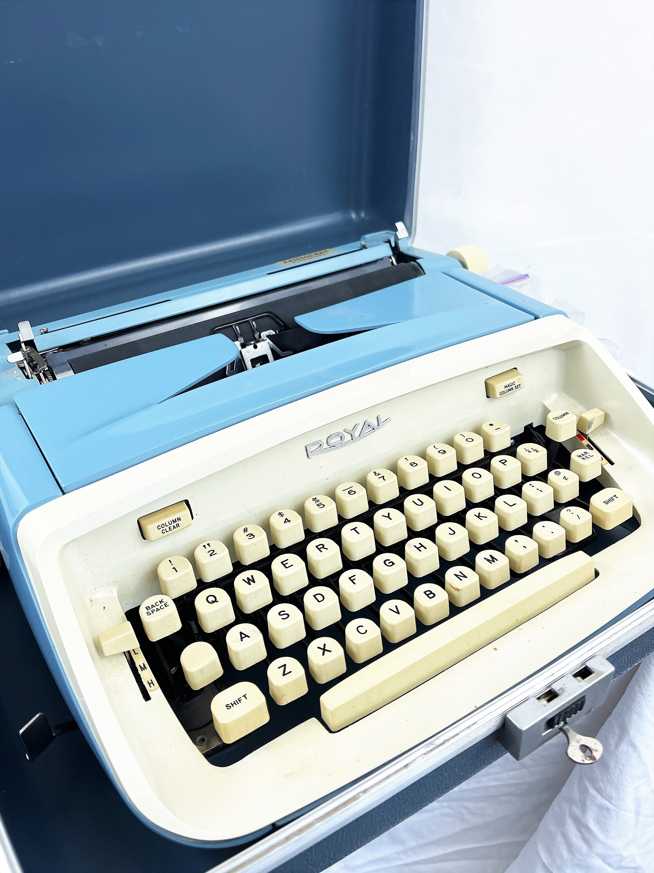 Working Affordable 'Mystery' Vintage Smith Corona Manual Typewriter with  case and working guarantee — Classic Typewriter Co.