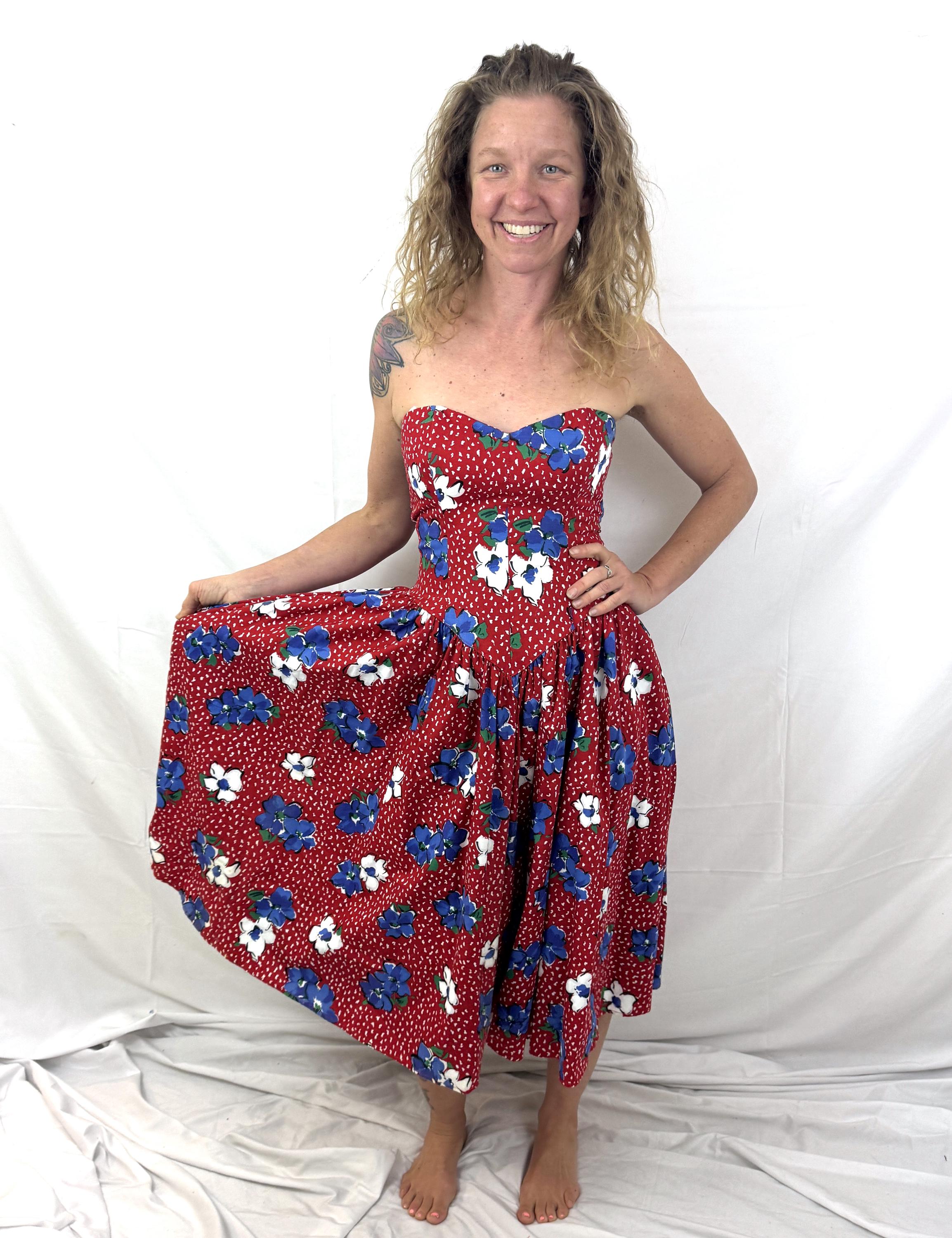 robbie bee dresses Floral Signature By Dress by Robbie Bee Featuring graceful tiers and delicate pleats Vintage 80s 1990s Robbie Bee