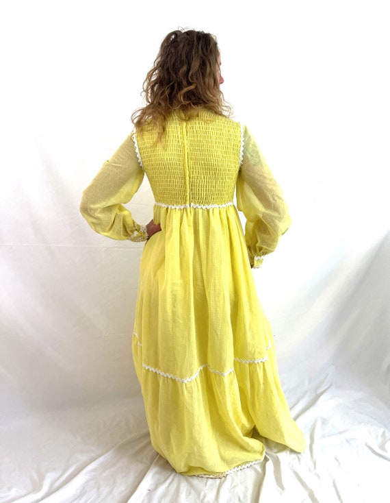 Vintage 1970s Yellow Boho Ruched Maxi 70s Daisy D… - image 4
