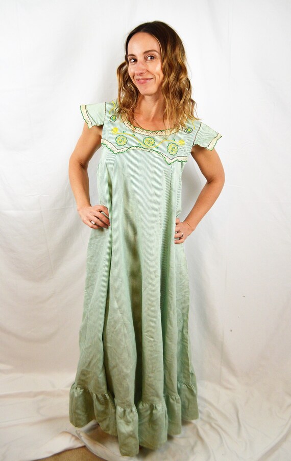 Beautiful 1970s 70s Vintage Mexican Dress Mumu Ten