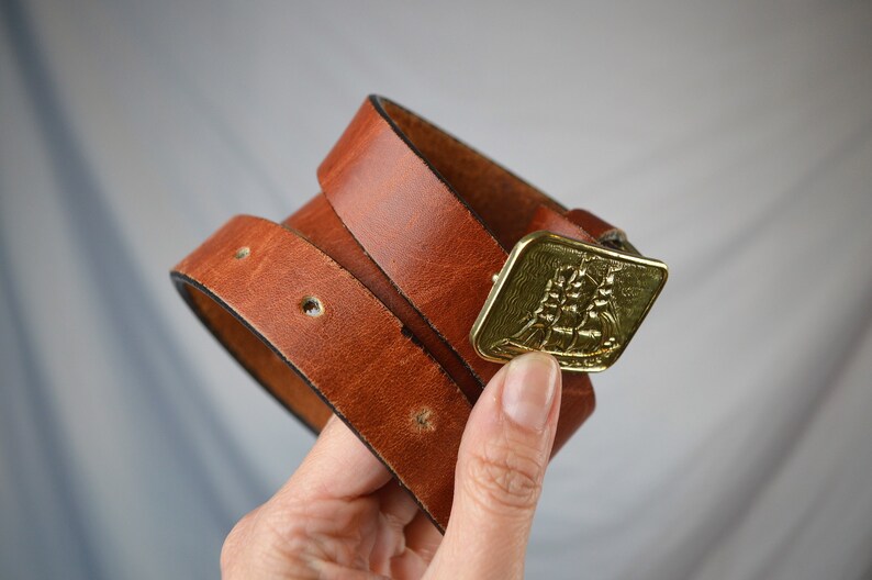 Size 30 Nautica Sailboat buckle Vintage Leather Belt