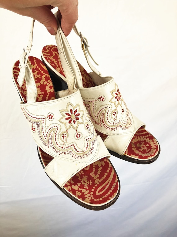 WOW Vintage RARE 1960s 60s Peep Toe Embroidered Pl