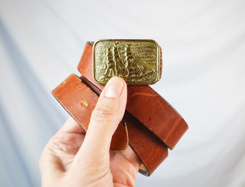 Size 30 Nautica Sailboat buckle Vintage Leather Belt