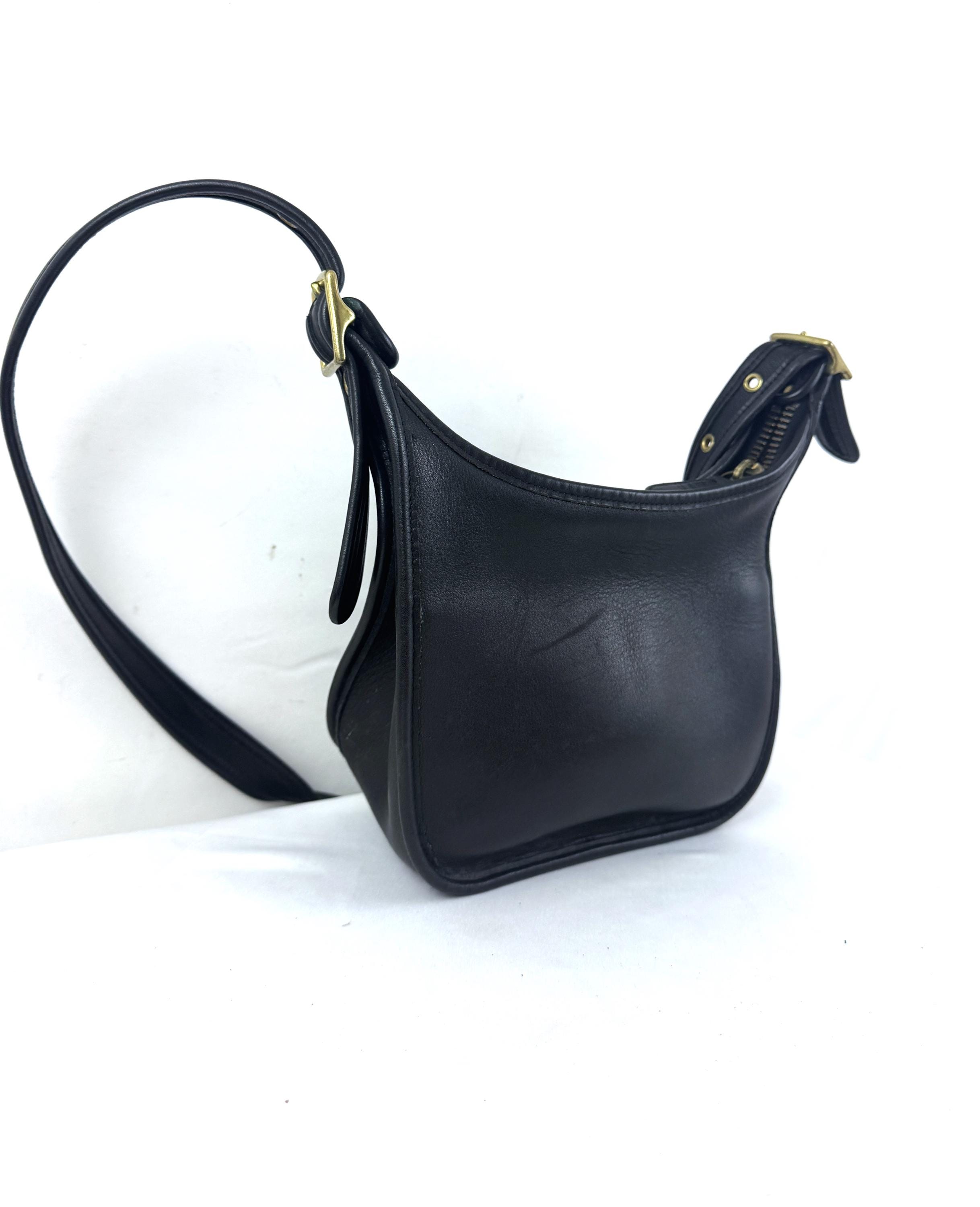 COACH ールドコーチ　ショルダーバッグ　9950　ヴィンテージ  黒 COACH Vintage Janice Ricardi-Desantos Legacy Crossbody Bag Purse