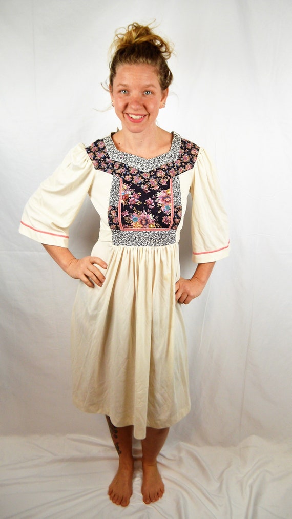 Vintage 1970s Empire Boho Hippie Young Edwardian B