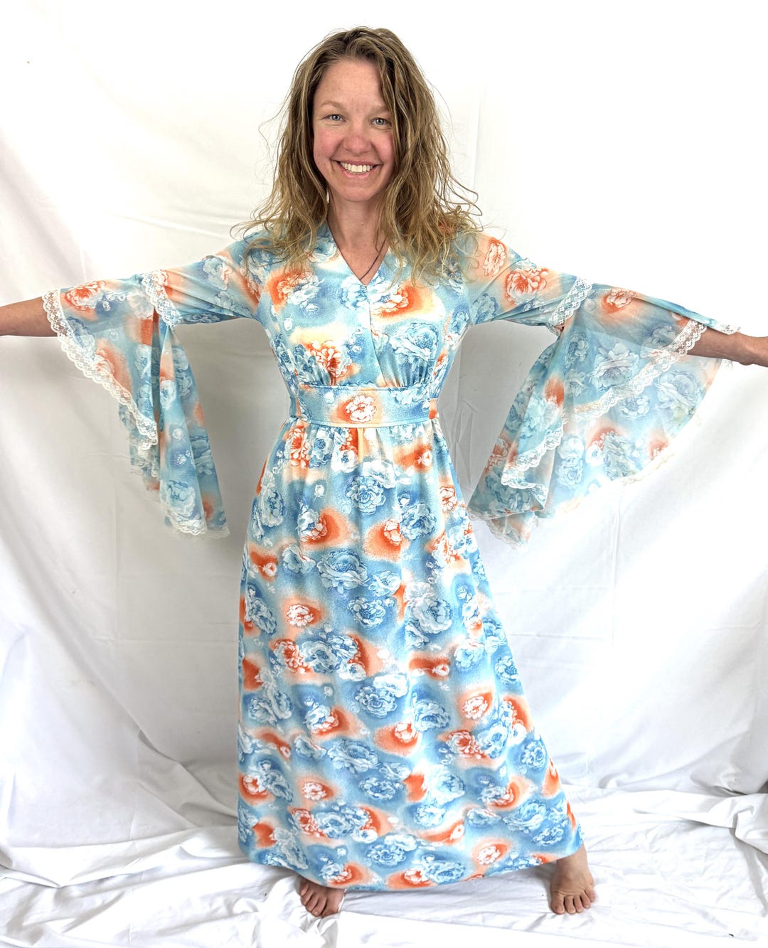 Vintage 1970s 70s Floral Belled Angel Flutter Sleeve Hippie Boho ...