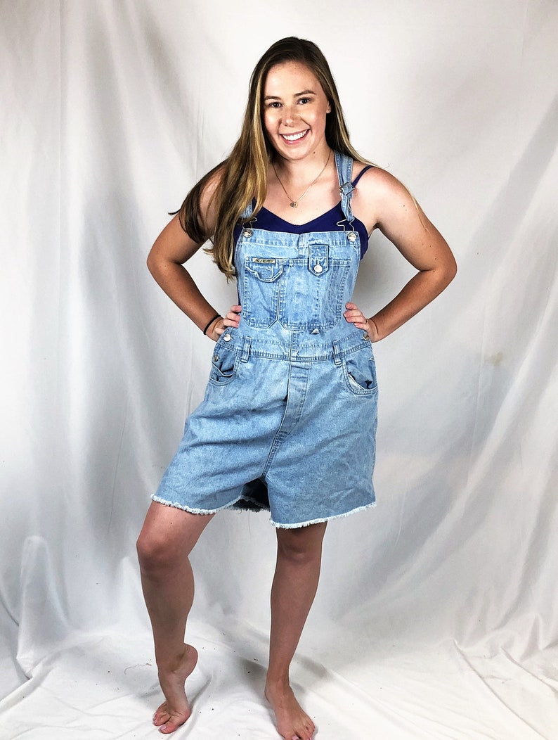 90s overall shorts outfits