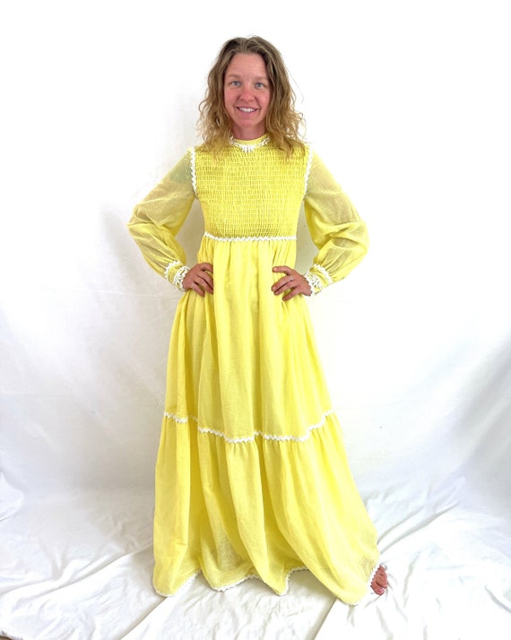 Vintage 1970s Yellow Boho Ruched Maxi 70s Daisy D… - image 1