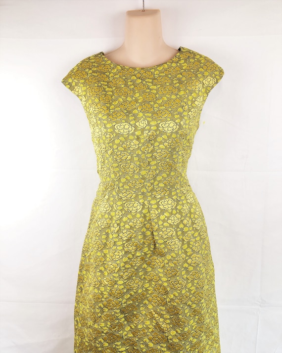 Vintage 1950s 50s Yellow Gold Embroidered Floral D