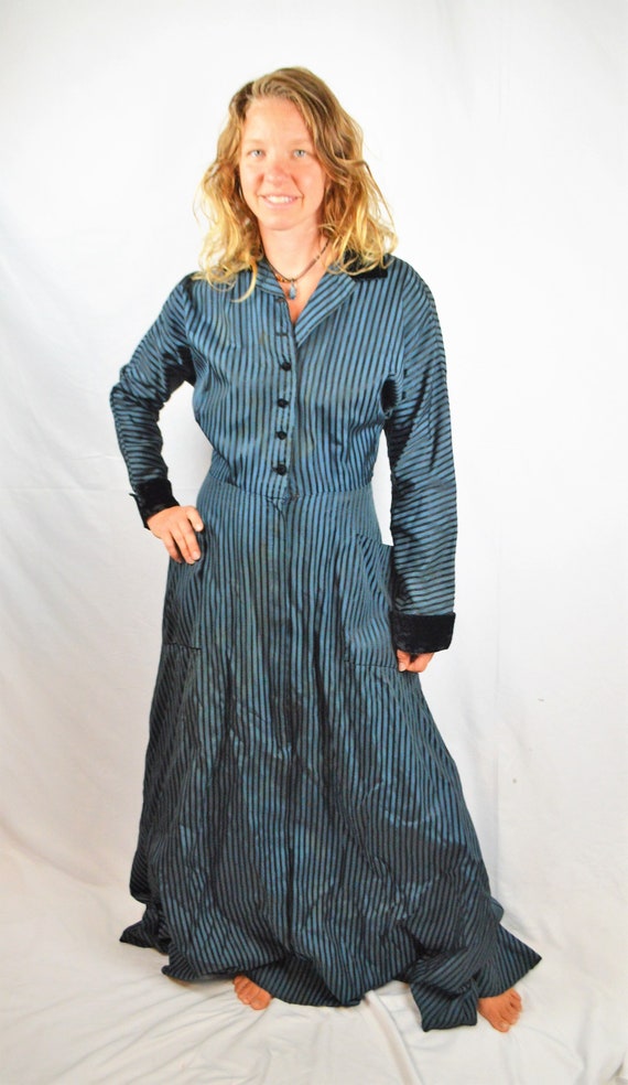 Vintage 1940s 40s Blue Black Velvet Maxi Long Loun