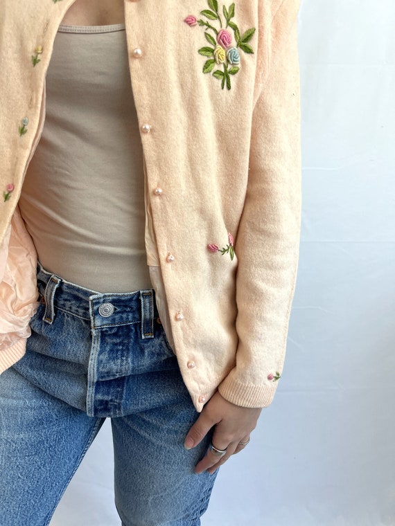 Vintage 1950s 60s Light Pink Floral Cardigan Swea… - image 4