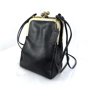 Monedero vintage de cuero negro con doble cierre de beso de Coach Bonnie Cashin - Bolso estilo retro