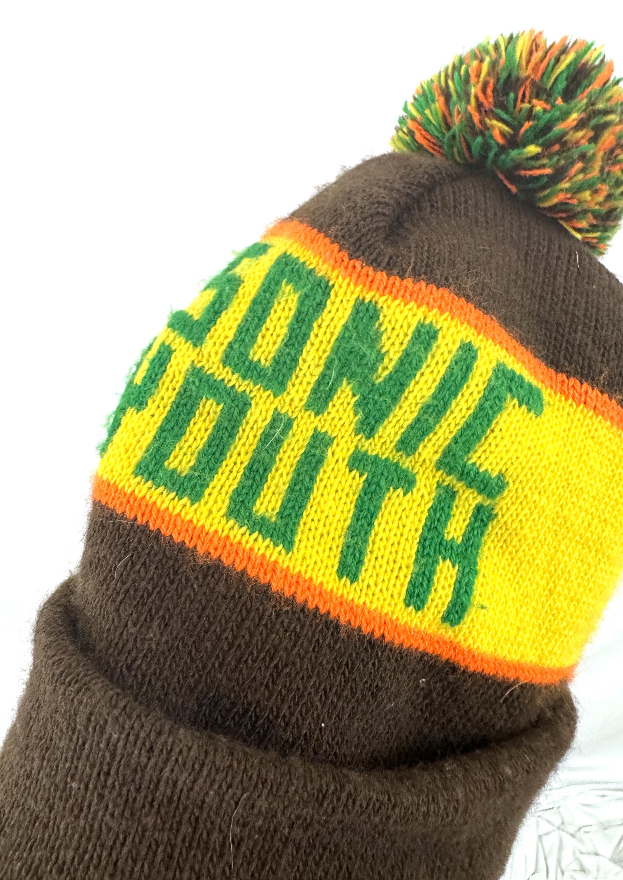 【vintage】90s ボンボン付き Multicolored Beanie 🌈✨ Back to the 70s with this Vibrant Vintage Mesh Beanie