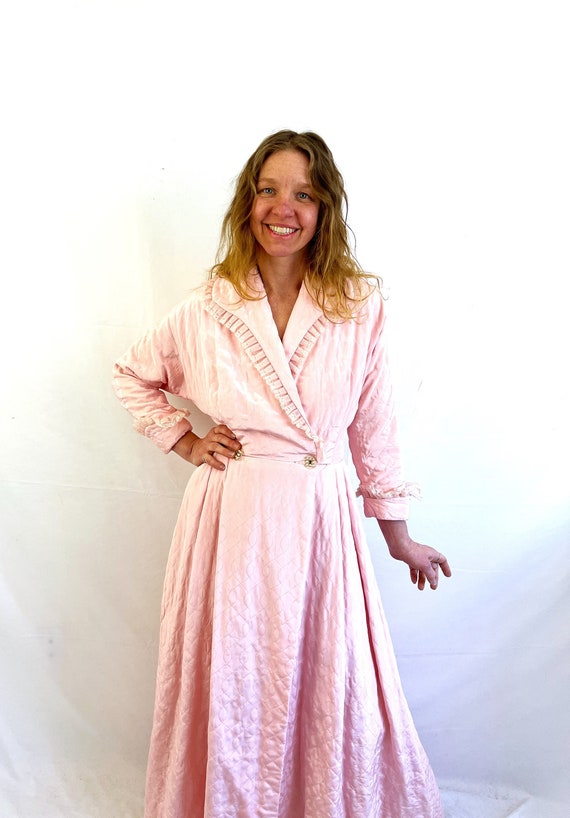 Vintage 1950s 60s Pink Quilted Dressing Gown Dres… - image 1
