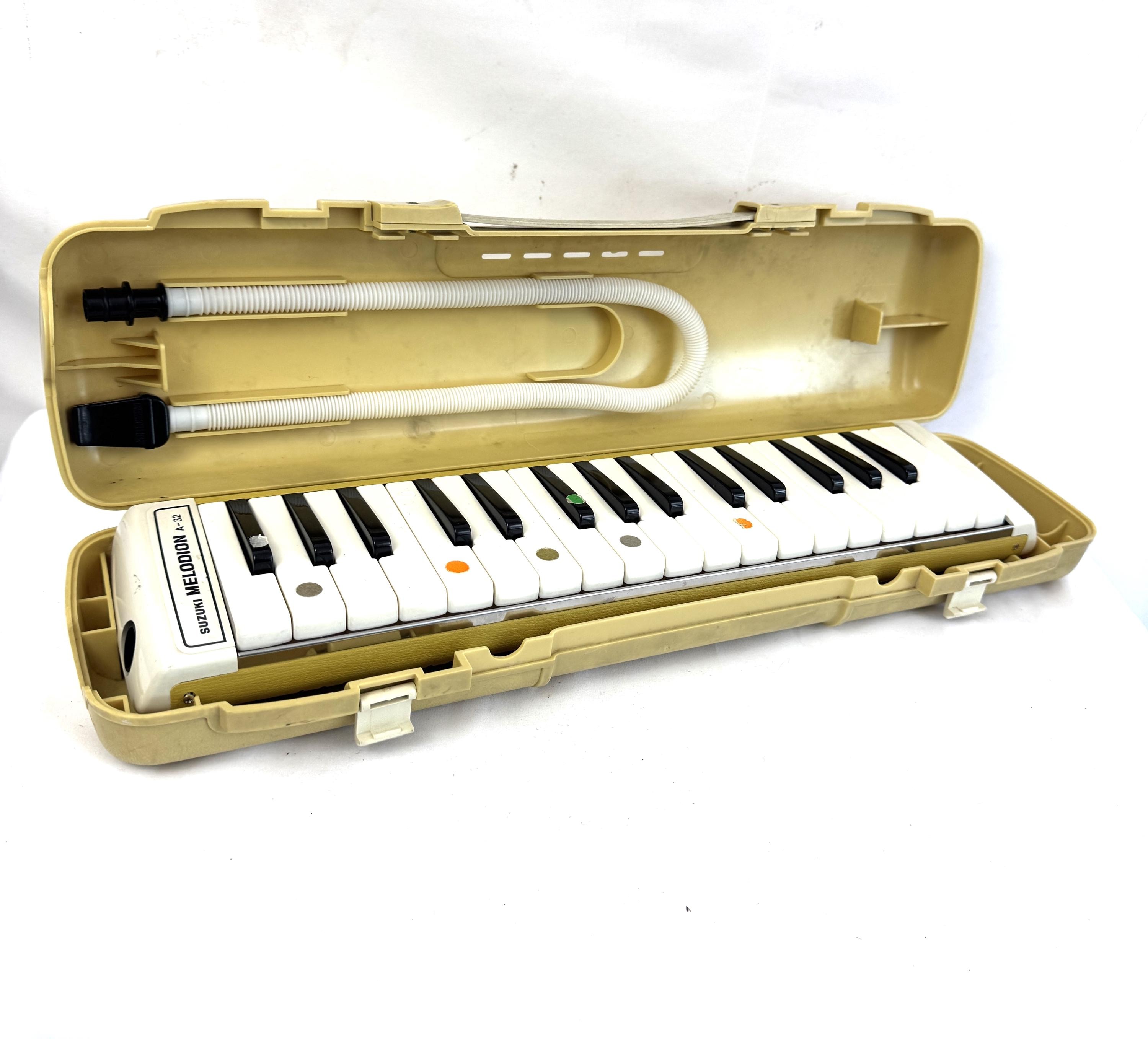 Vintage Suzuki Melodion A-32 Musical Instrument Case Piano