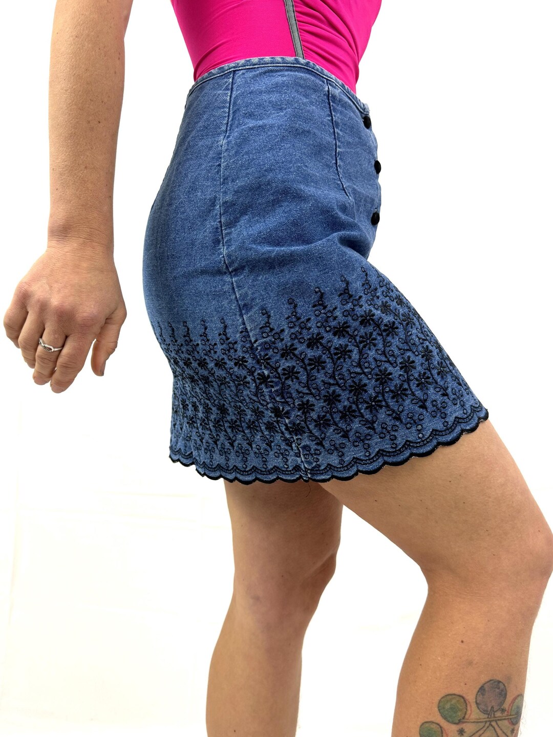 ヴィンテージ 1980 年代 90 年代 ラッパー デニム 刺繍花ミニスカート