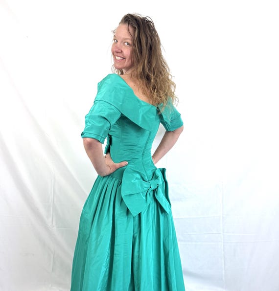 green taffeta cocktail dress Vintage 80s 1980s Emerald Party Gown Best Shoes With Khaki Orsina Strapless maxi Zipper Neckline Complete the Look:Dress + Animal Parade headband
