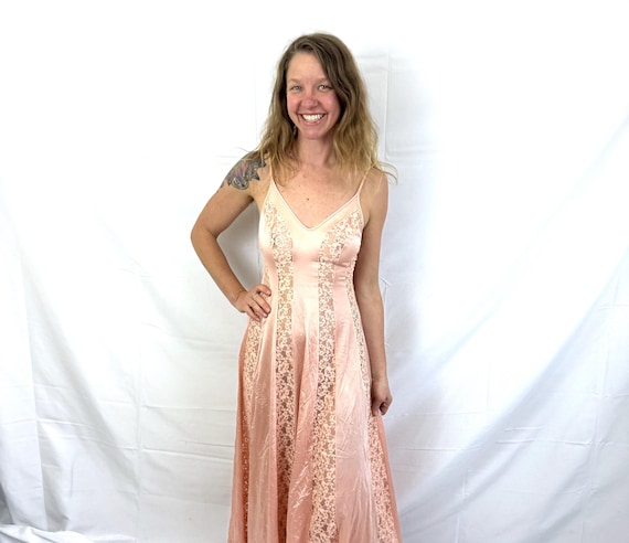 Vintage 70s Olga Lure Light Pink Lace Nylon Nightgown - Petite Maxi Slip