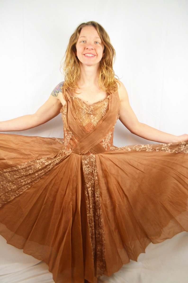 Vintage 1950s 50s Brown Lace Wow Halter Formal Party Dress