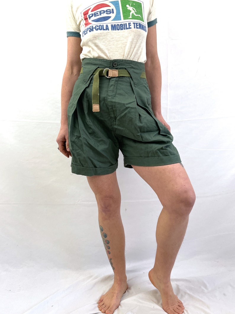 Joli short vintage en coton ramie vert olive des années 80 par C'est Jolie by Laura image 3