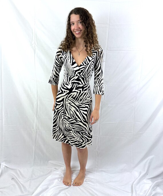 diane von furstenberg dress black and white BLACK STRAPLESS BUSTIER VELVET GOWN WITH LONG CAPE | CULT MIA
