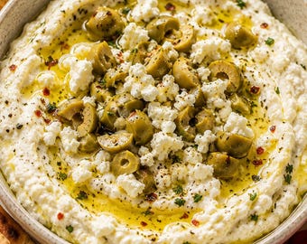 Receta de dip cremoso de queso feta y aceitunas verdes en PDF / Aperitivo en 10 minutos / Fácil