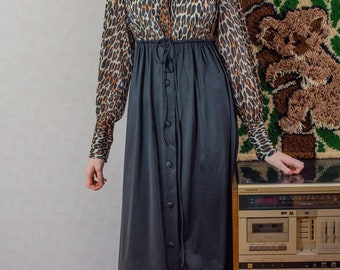 Vintage 70s Vanity Fair Leopard Hostess Maxi Dress, Deep V Neck, Empire Waist, Wingtip Collar! Med