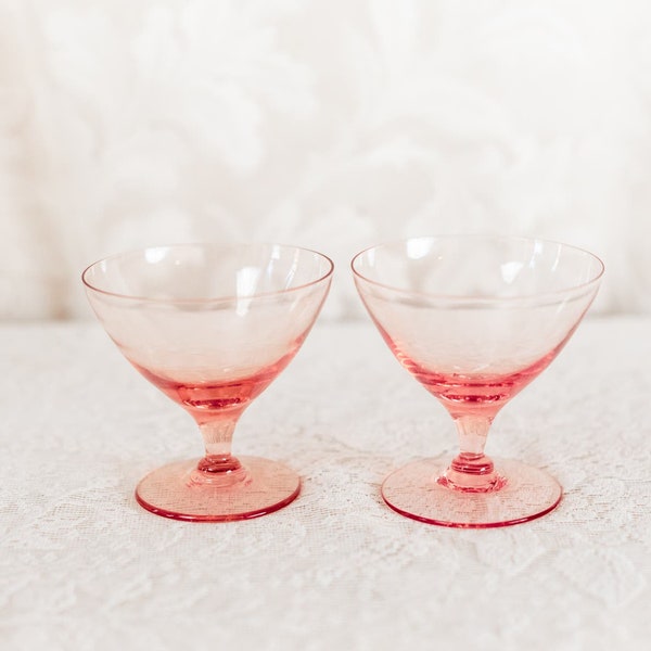 Calici vintage con calici da champagne in vetro sorbetto rosa depressione, romantici