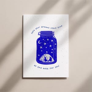 Peut inclure: Illustration bleue sur fond blanc représentant un bocal rempli d'étoiles, d'un croissant de lune et d'une tente. Le texte dit : « J'espère que vos rêves se réalisent » et « Tout le meilleur pour vous ! »