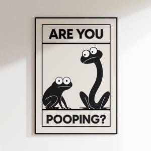 Rolig grodaposter – ”Bajsar du?” | Rolig groda-badrumstavla | Humoristisk väggdekoration för toalett och gästtoalett
