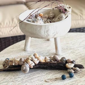 Girlanda z muszli dryftowych, oko rekina, ślimak księżycowy, sztuka plażowa, drewno dryftowe, nadmorskie, sztuka oceaniczna, fragmenty muszli, dekoracja ścienna, fantazja ślimaka księżycowego