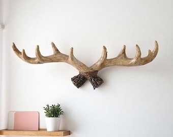 American Retro Antler Wall Hook – Decorative Coat Hook, Key Holder, Creative Wall Hanging for Entryway or Clothing Store Decor.