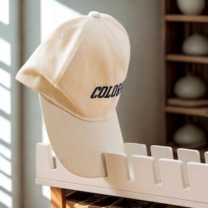 Hat Organiser Stand – Modern Cap Display Rack for Desk or Shelf, Minimalist Baseball Hat Holder, Gift for Them.