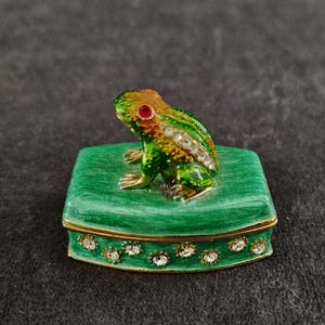 Rare Kingspoint Enamel and Crystal Frog Trinket Box