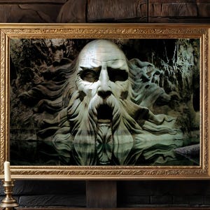 Puede incluir: Una imagen enmarcada de una escultura de piedra de una cara con una larga barba. La escultura está colocada sobre un fondo oscuro y parece ser parte de una estructura más grande.