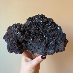ZELDZAAM gekristalliseerd goethiet uit Mexico | verzamelexemplaar metalen statementstuk | Iriserend ijzermineraal voor aarding en schaduwwerk