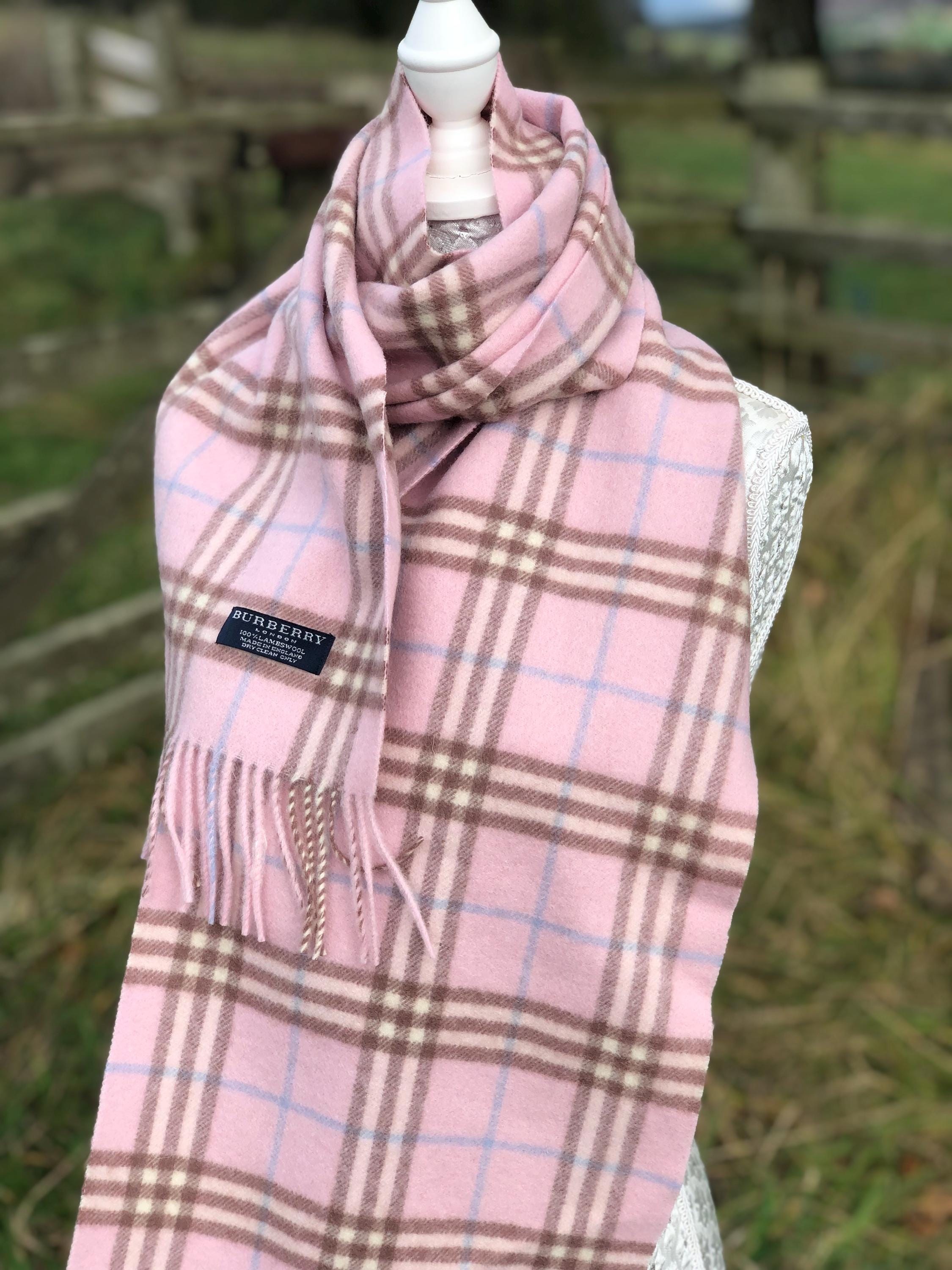 新品 バーバリー スカーフ 8050529 色:PALE CANDY PINK 新品 バーバリー スカーフ 8050529 色:PALE CANDY PINK - メルカリ