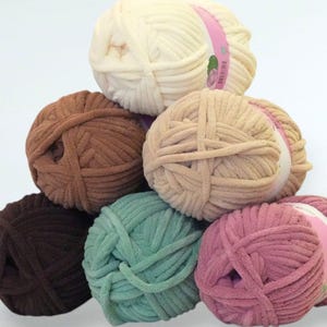 300g Jumbo Velvet Chenille Yarn – Super Soft Jumbo 7 Chunky Yarn for Crochet, Plushies, Blankets & DIY Projects