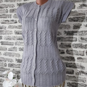 Gestrickte gemusterte Weste, Ärmellose Aran Weste, Rosa Aran Weste, Handgestrickte Weste, gestrickte Weste, Aran Graue Weste, Dünne Wollweste